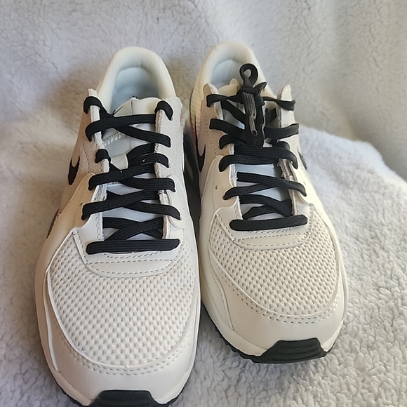 Nike Womens White and Cream Sneakers